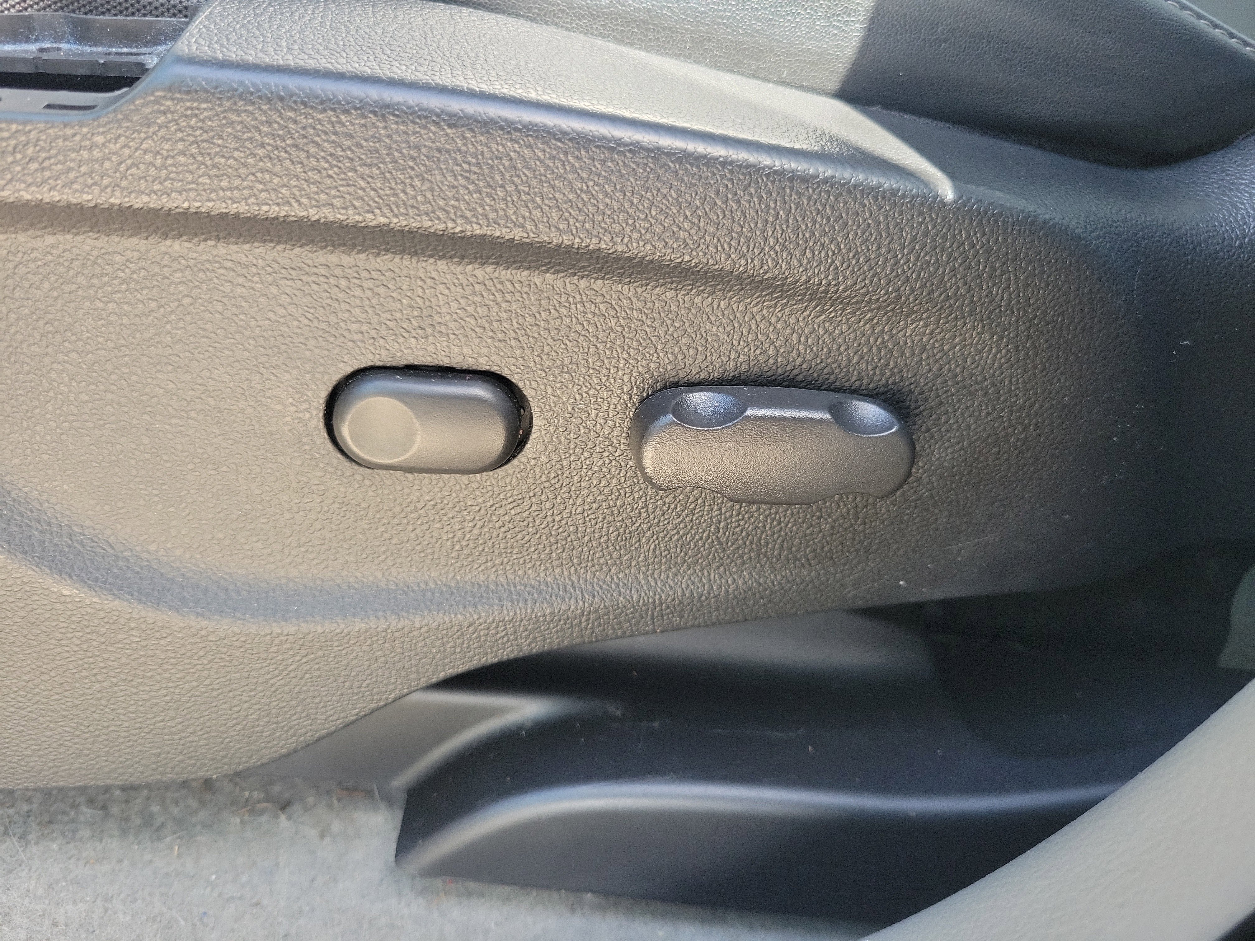 Used 2015 Buick Encore FWD image 12