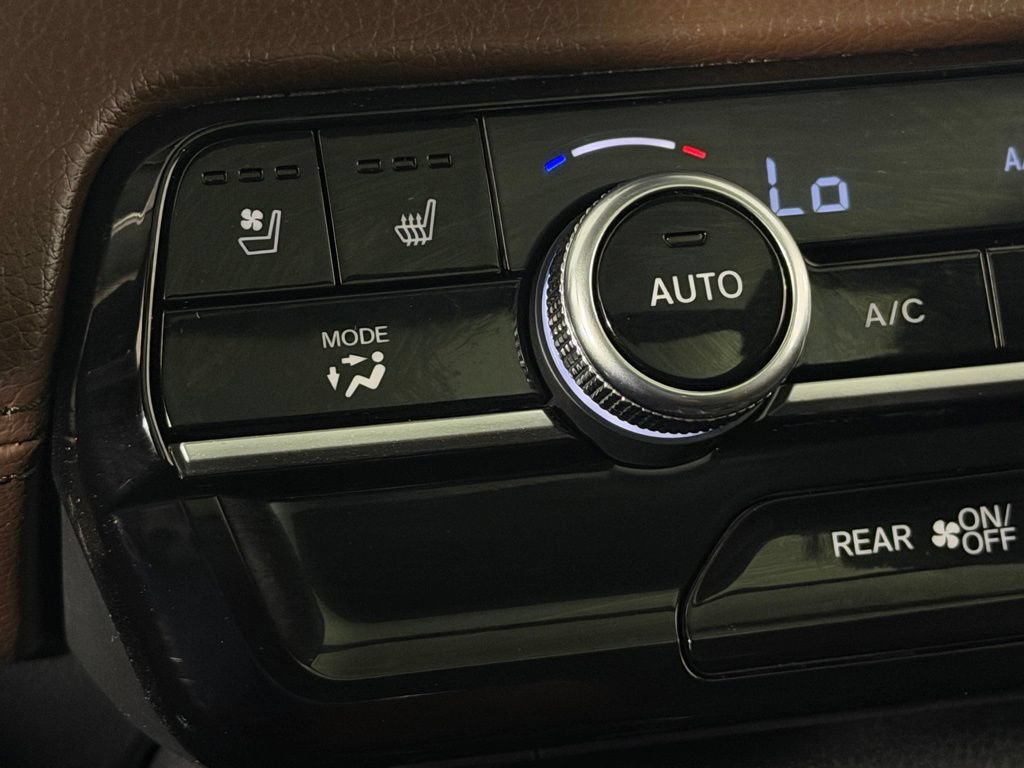 Used 2024 Honda Pilot Elite image 16
