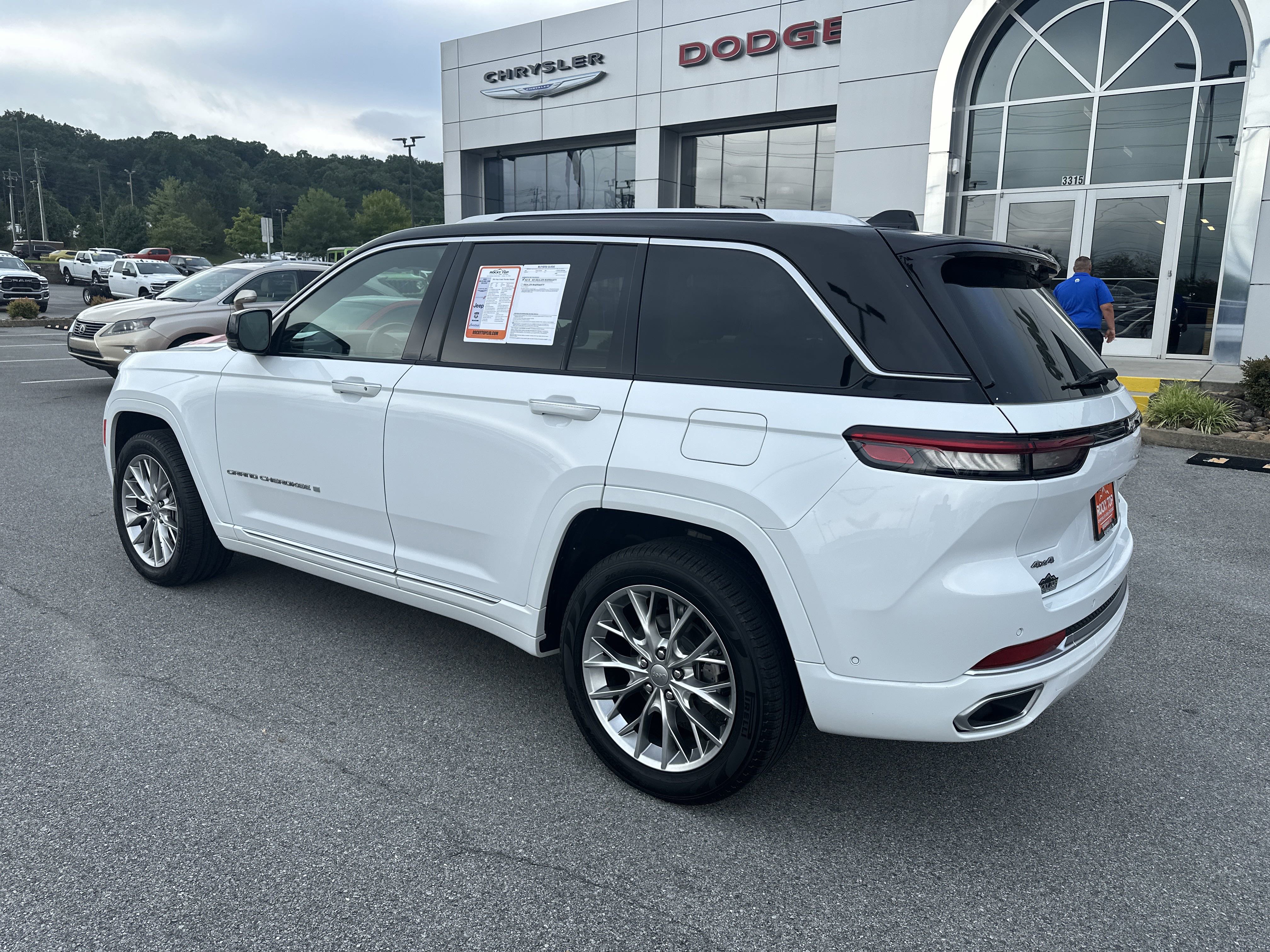 Used 2024 Jeep Grand Cherokee Summit image 10