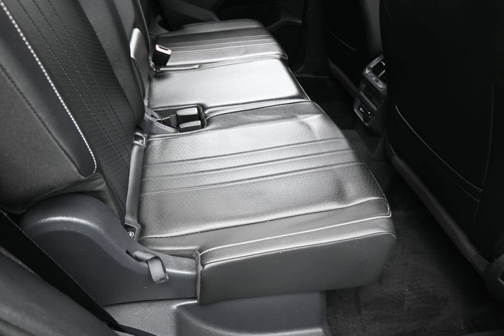 Used 2022 Volkswagen Tiguan SE R-Line image 38