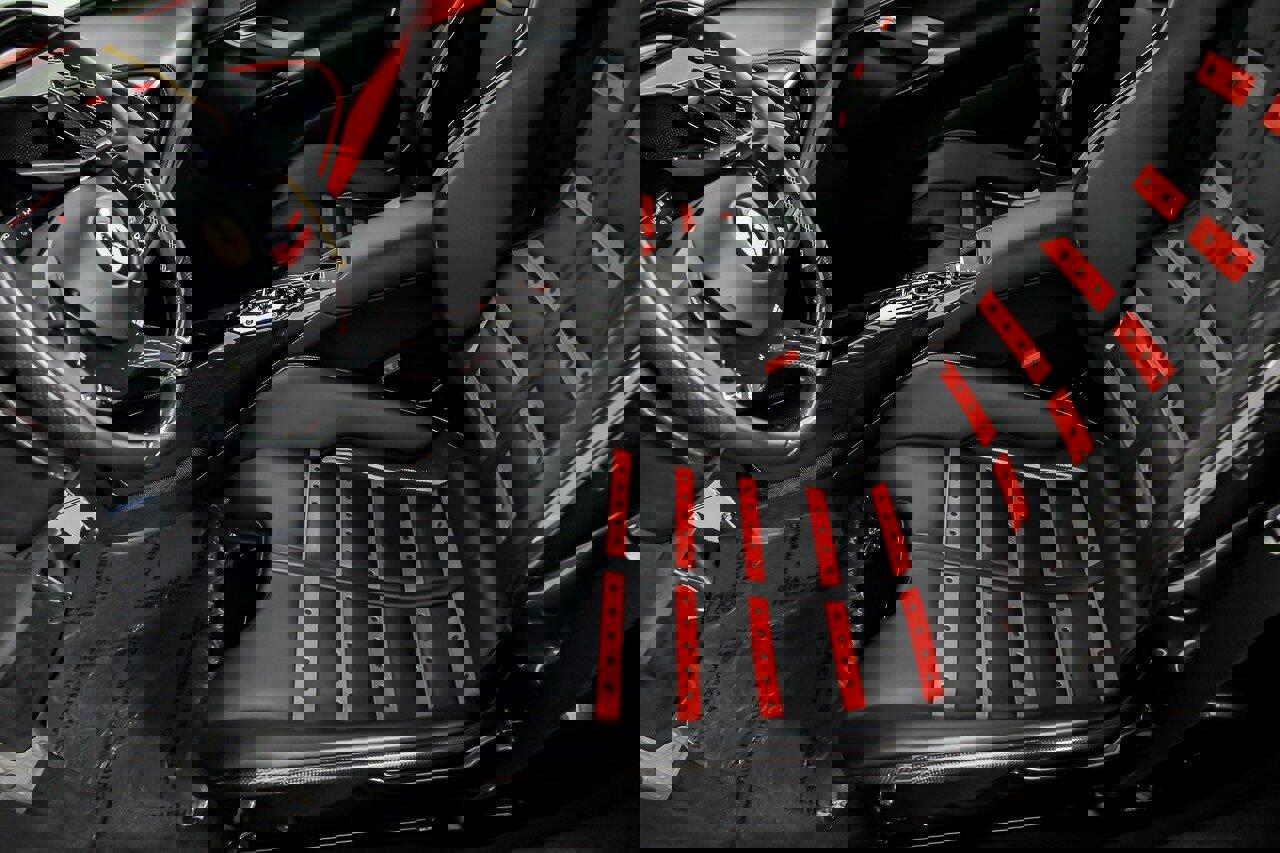 Used 2022 Ferrari SF90 Spider image 31