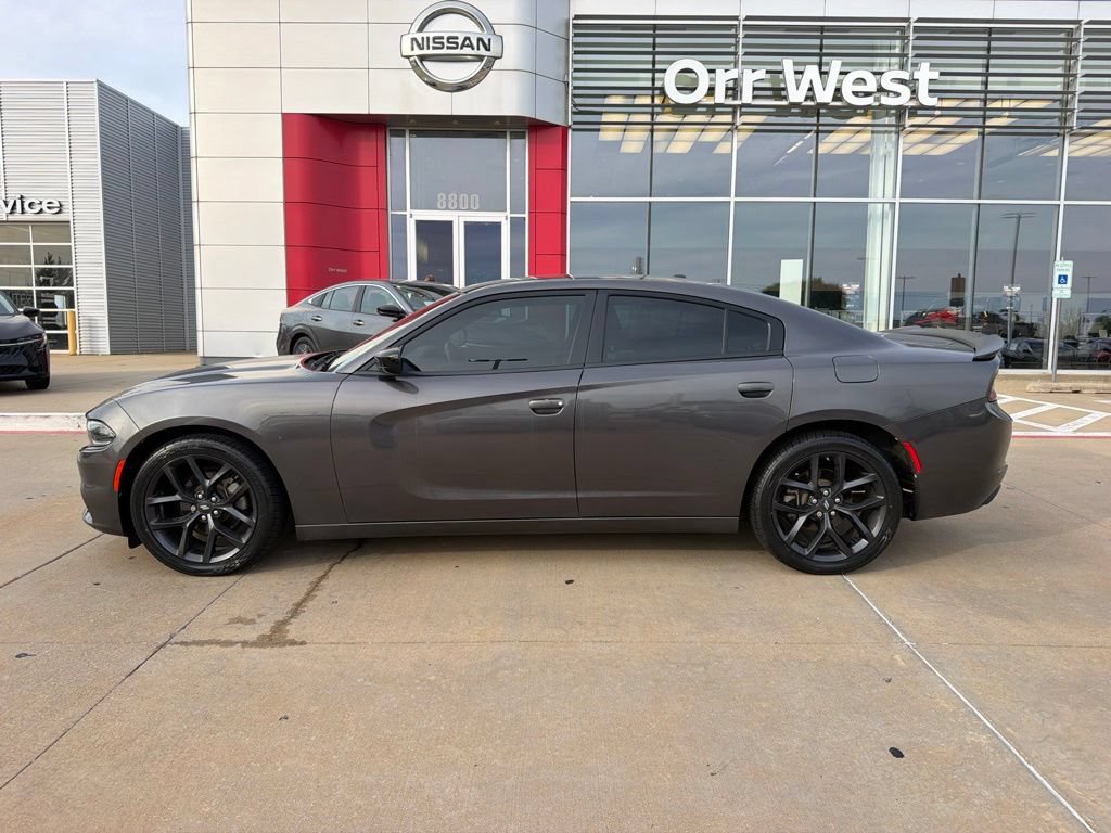 Used 2022 Dodge Charger SXT w/ Blacktop Package RWD image 2