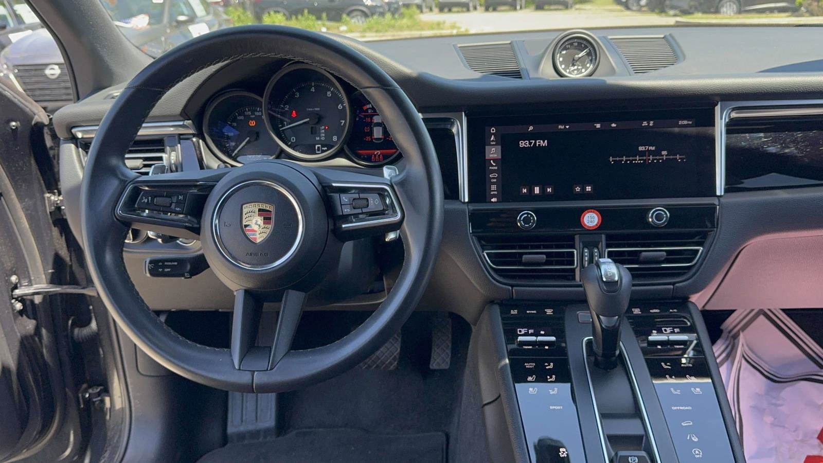 Used 2022 Porsche Macan w/ Premium Package Plus AWD/4WD image 18