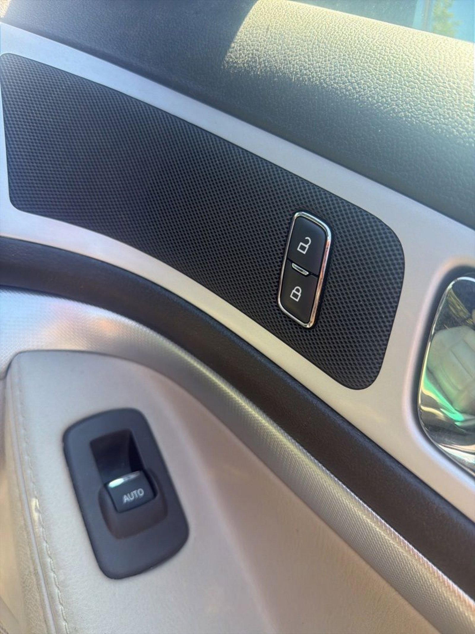 Used 2014 Ford Explorer XLT w/ Equipment Group 202A FWD image 27