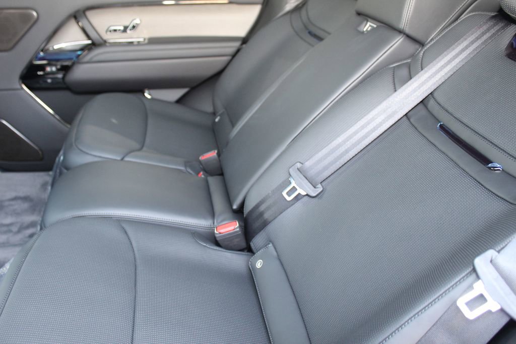 New 2026 Land Rover Range Rover SV image 4