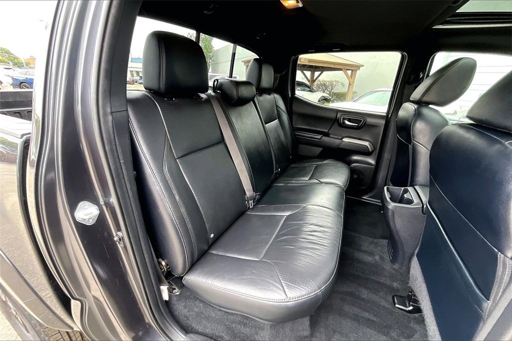 Used 2022 Toyota Tacoma Limited image 26