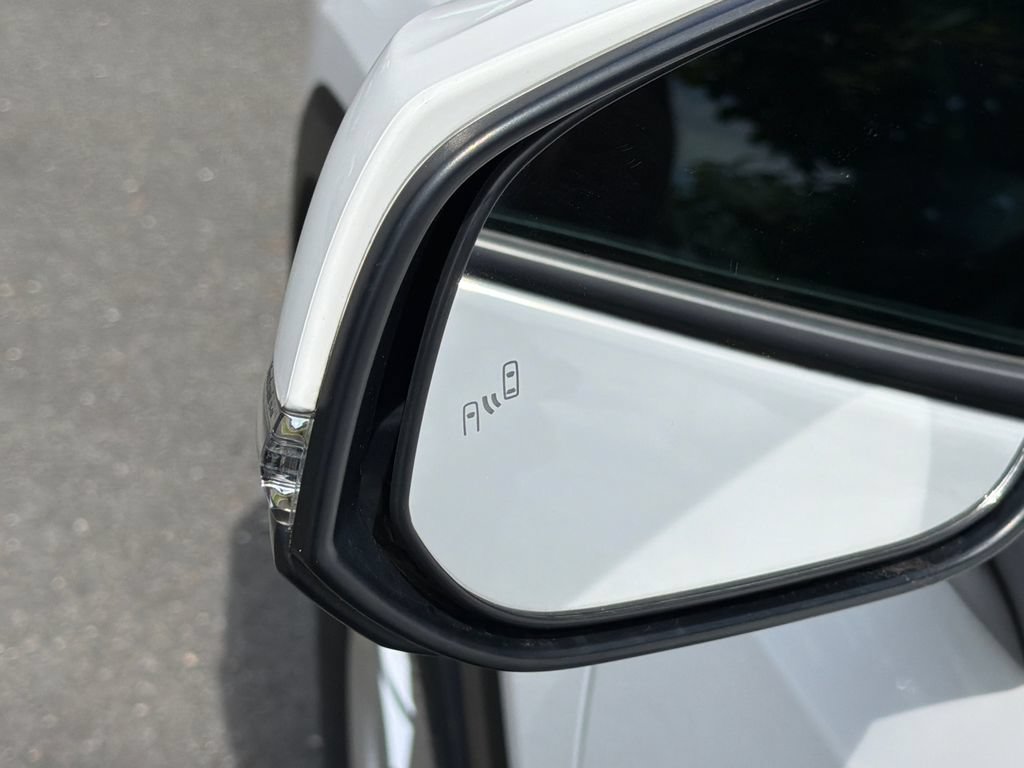 Used 2021 Toyota RAV4 LE AWD/4WD image 18