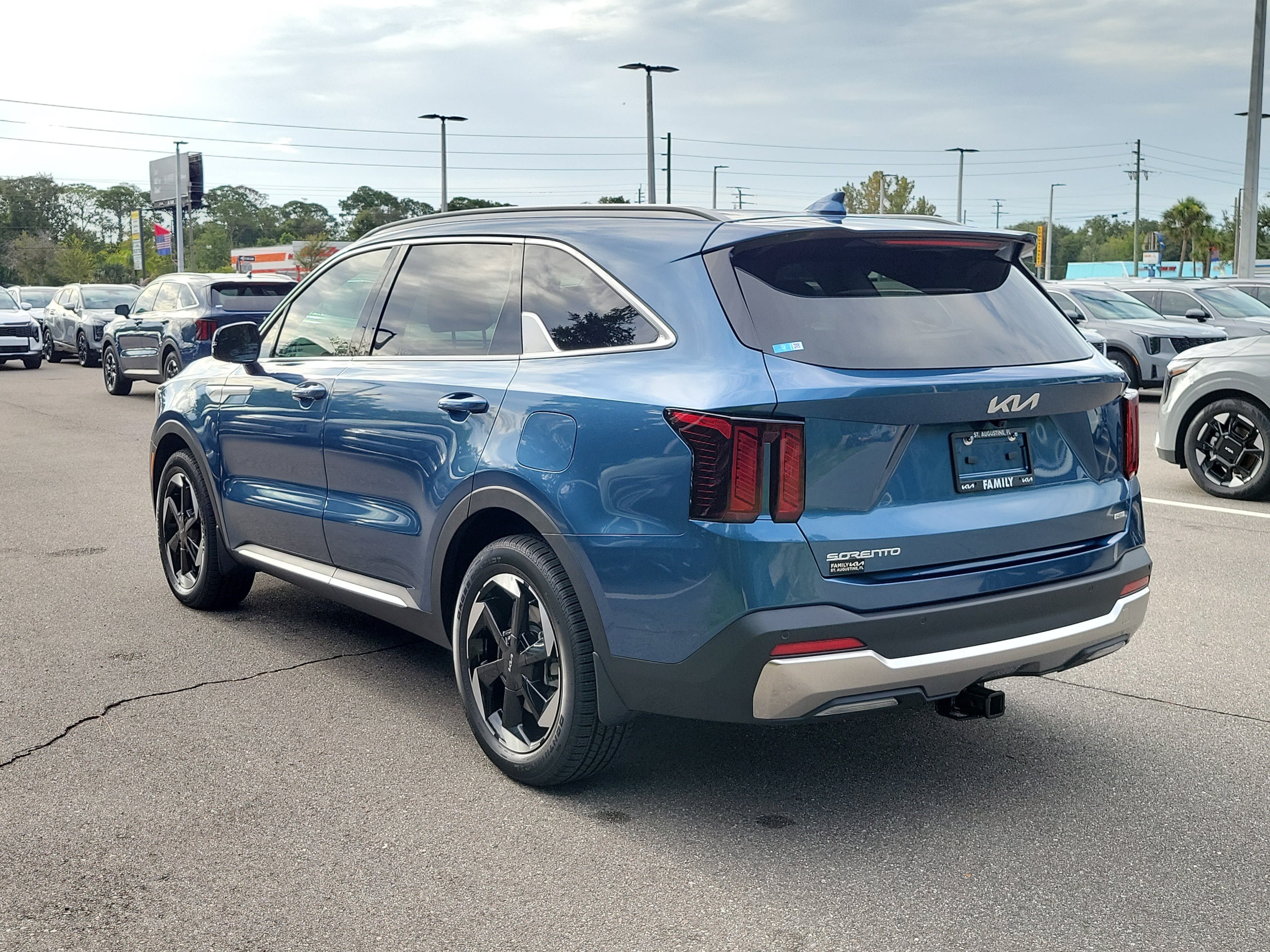 Certified 2025 Kia Sorento EX FWD image 4