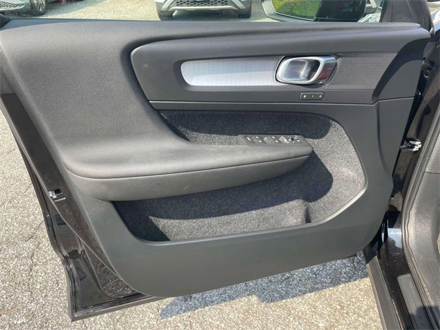 Used 2020 Volvo XC40 T5 Momentum w/ Protection Package Premier image 16