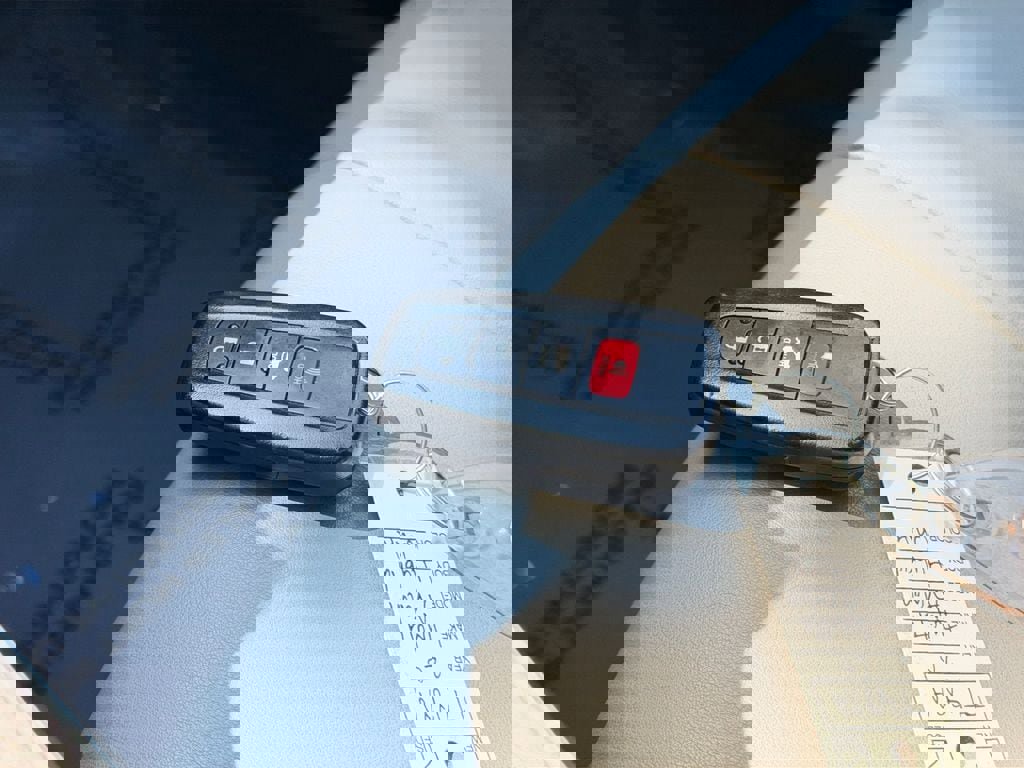 Certified 2020 Toyota Avalon XLE w/ Moonroof Package image 31