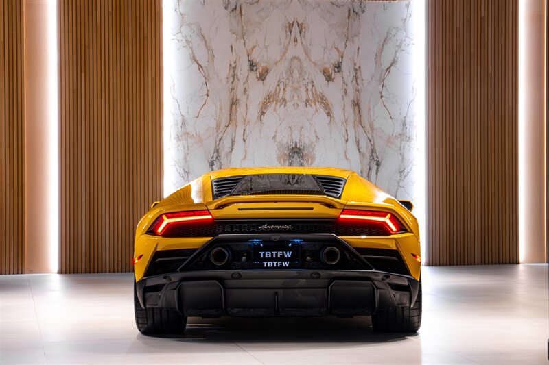 Used 2021 Lamborghini Huracan EVO RWD image 4