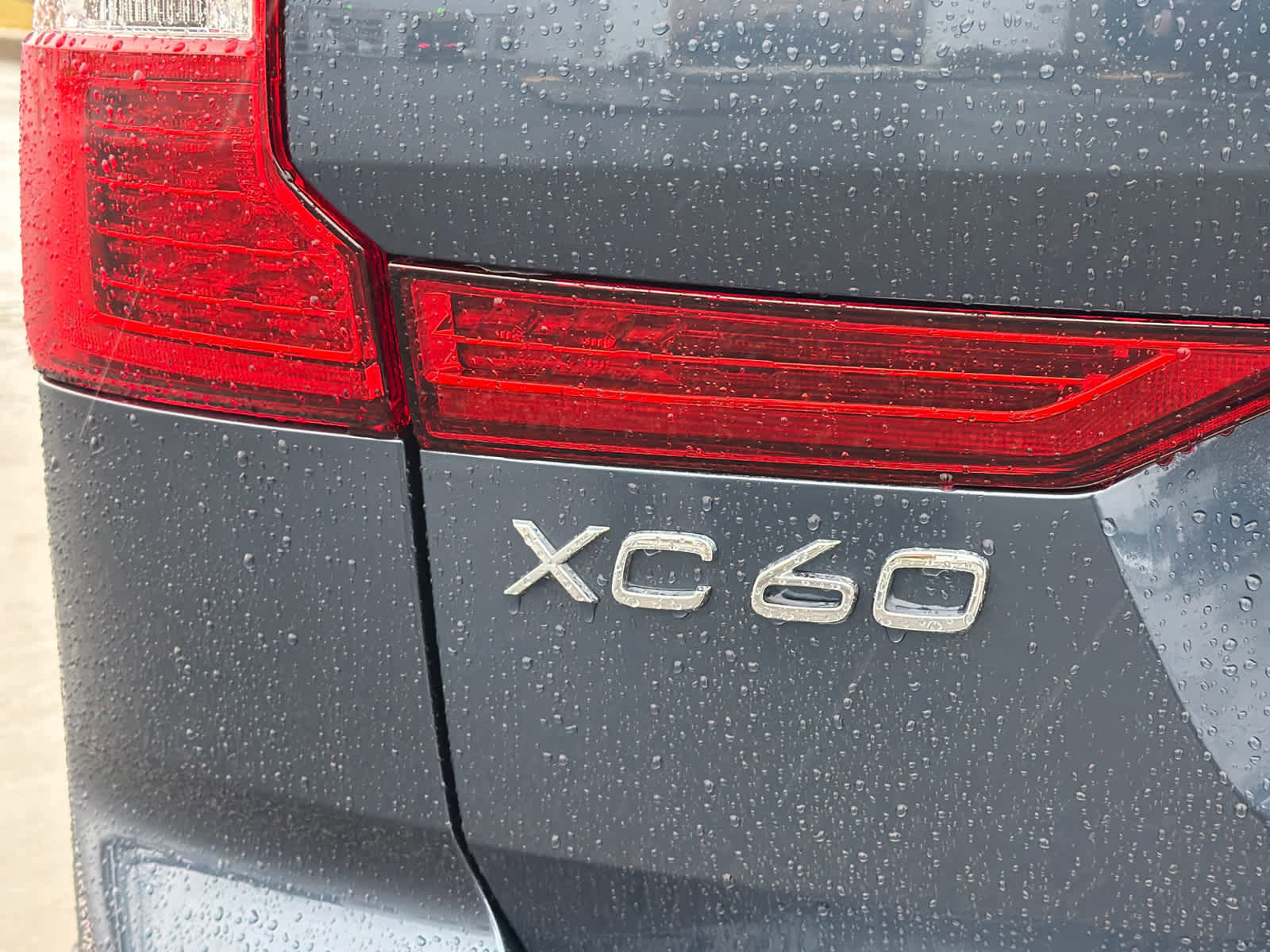 Used 2025 Volvo XC60 B5 Core w/ Protection Package Premier image 9