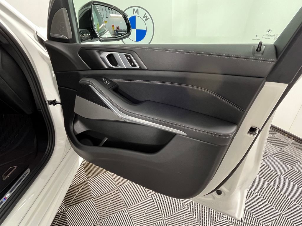 Certified 2025 BMW X5 xDrive40i w/ M Sport Package AWD/4WD image 24