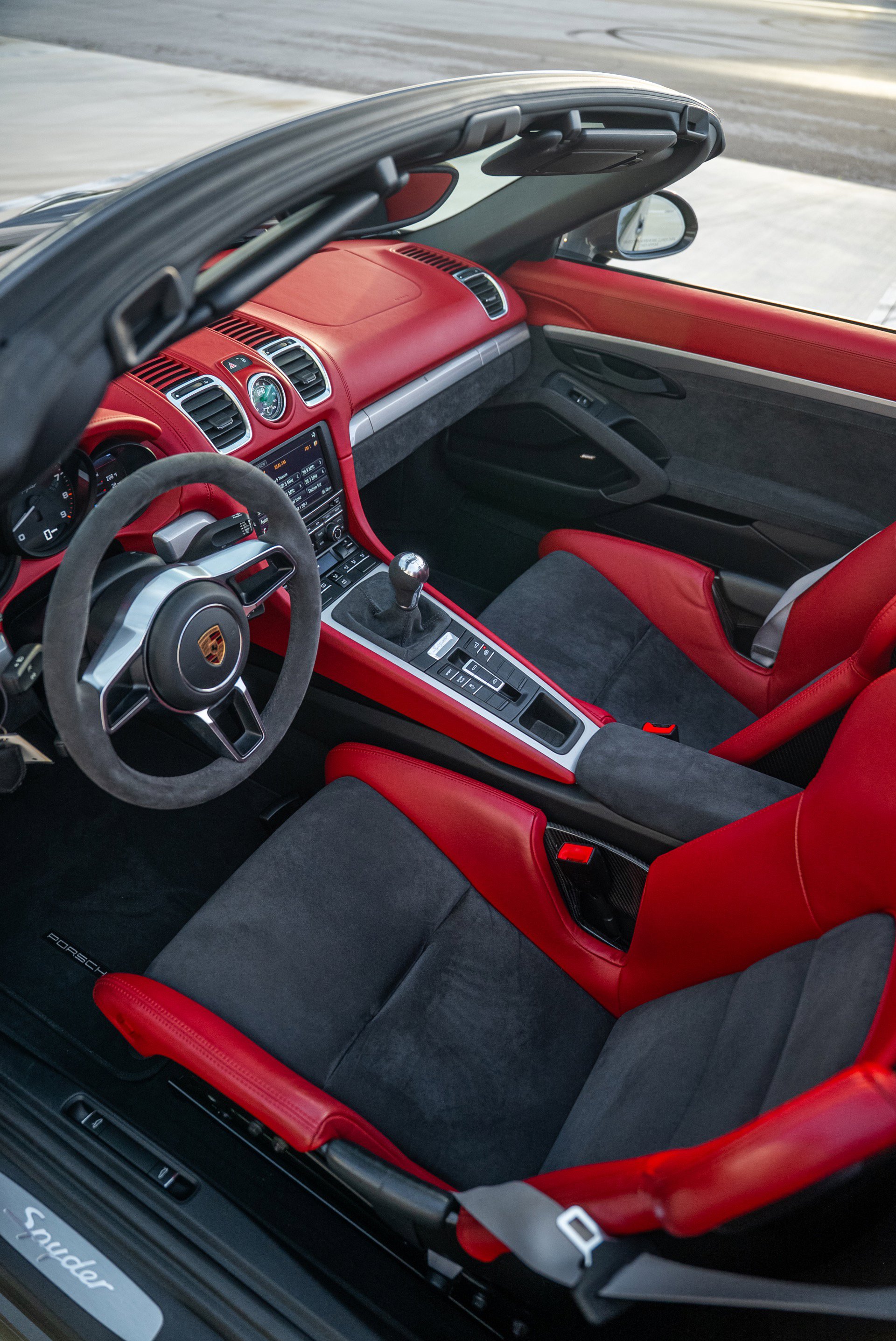 Used 2016 Porsche Boxster Spyder image 16