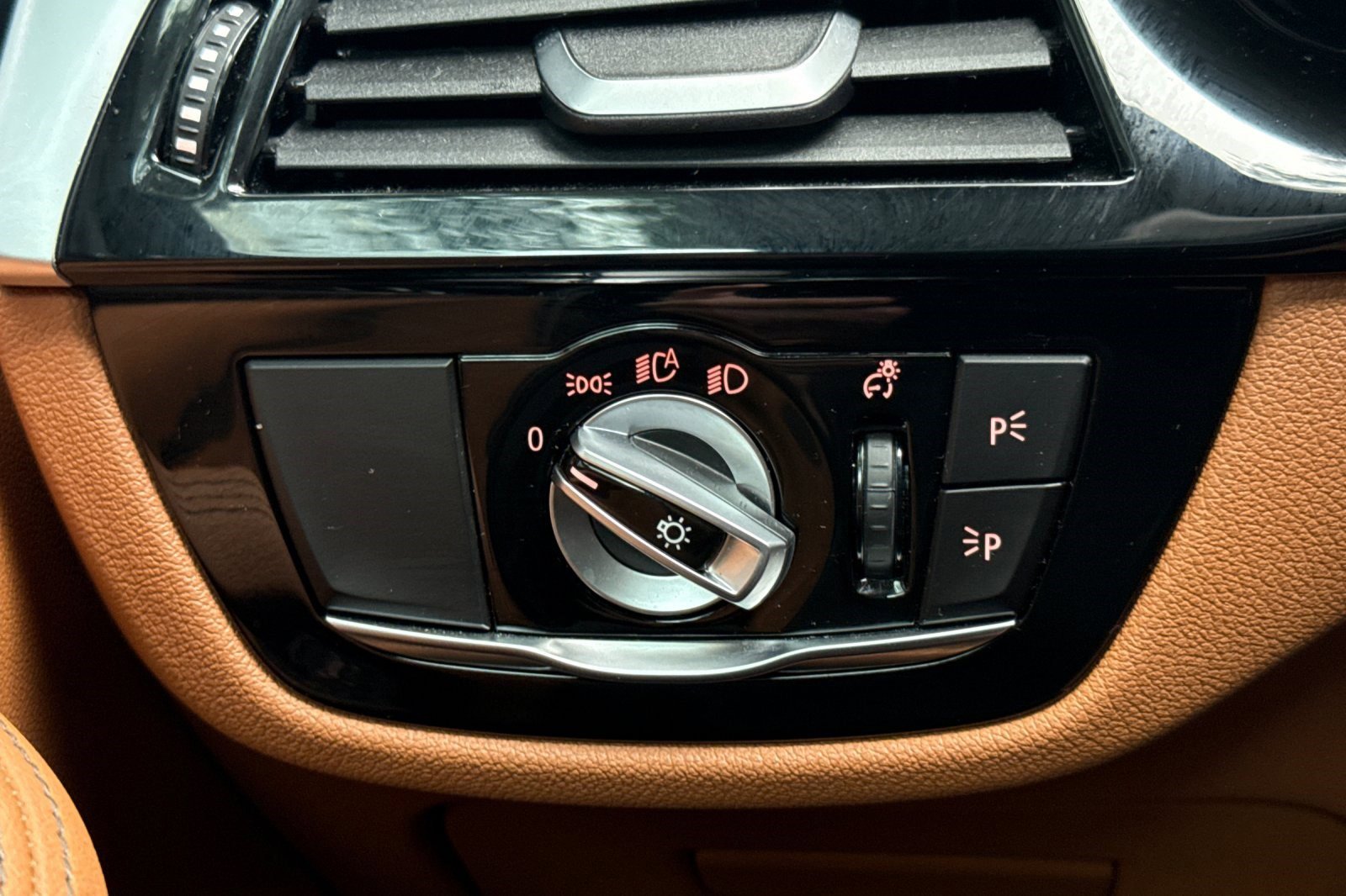 Certified 2023 BMW 530e xDrive w/ M Sport Package image 35