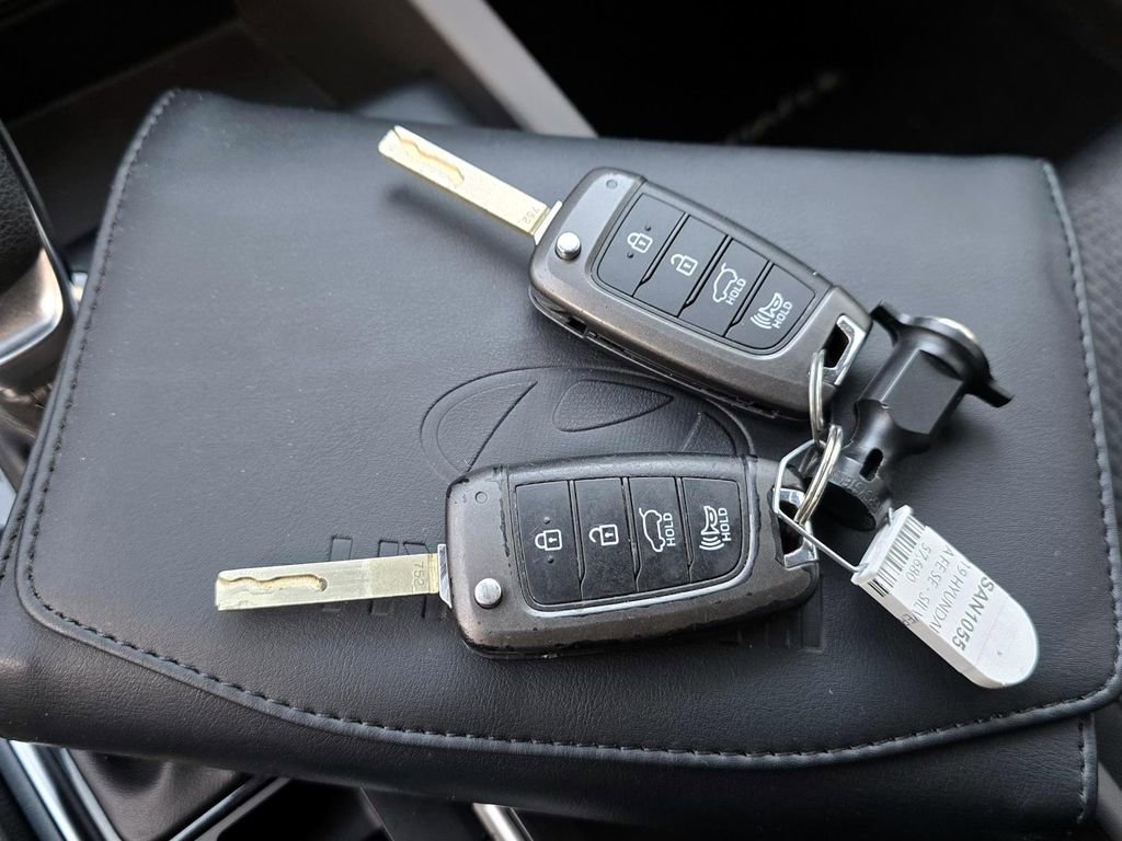 Used 2019 Hyundai Santa Fe SE image 16