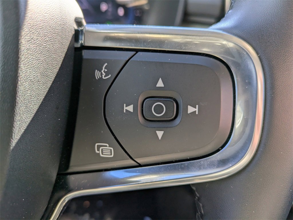 Certified 2025 Volvo XC40 B5 Plus image 27