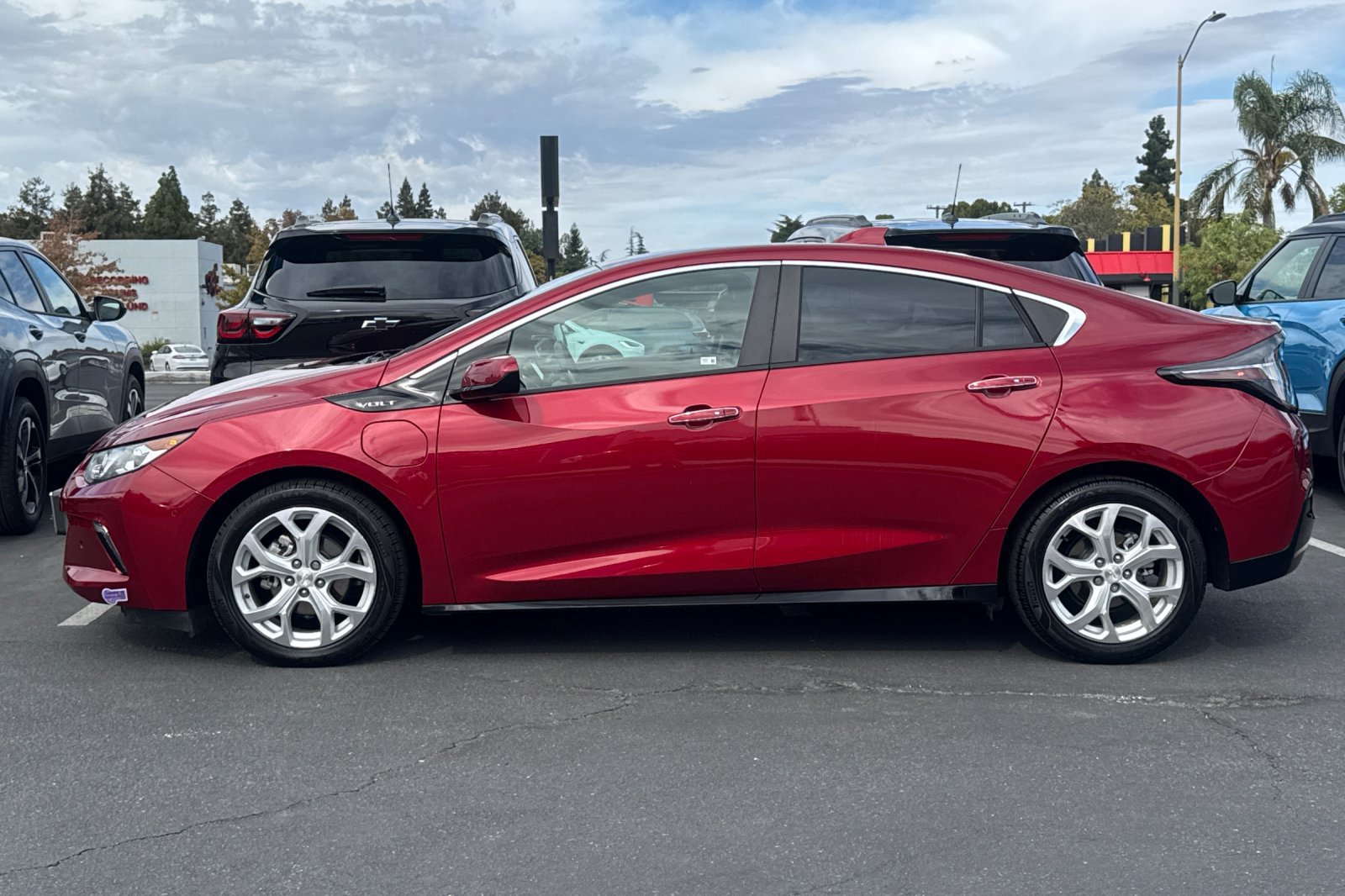 Used 2019 Chevrolet Volt Premier w/ Driver Confidence II Package FWD image 7