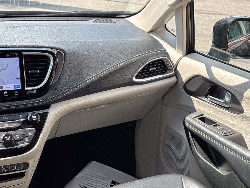 Used 2024 Chrysler Pacifica Limited FWD image 20