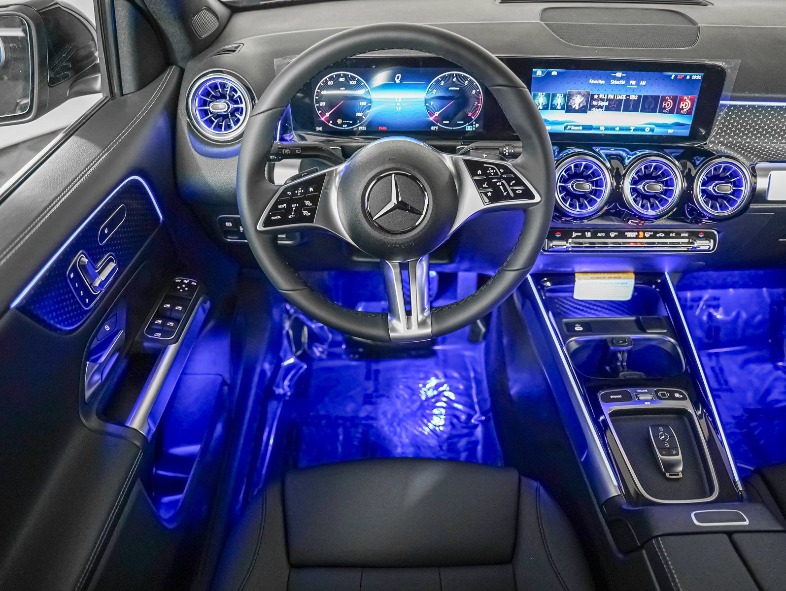 New 2025 Mercedes-Benz GLB 250 4MATIC image 14