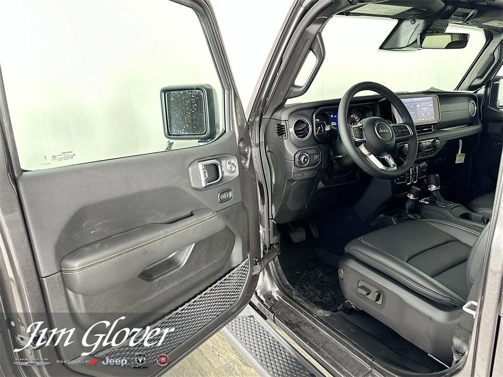 New 2025 Jeep Wrangler Sahara image 24