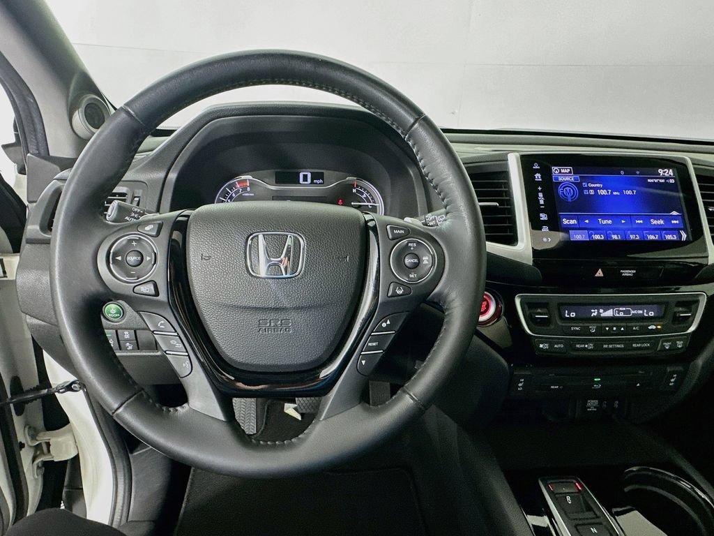 Certified 2017 Honda Pilot Touring image 11