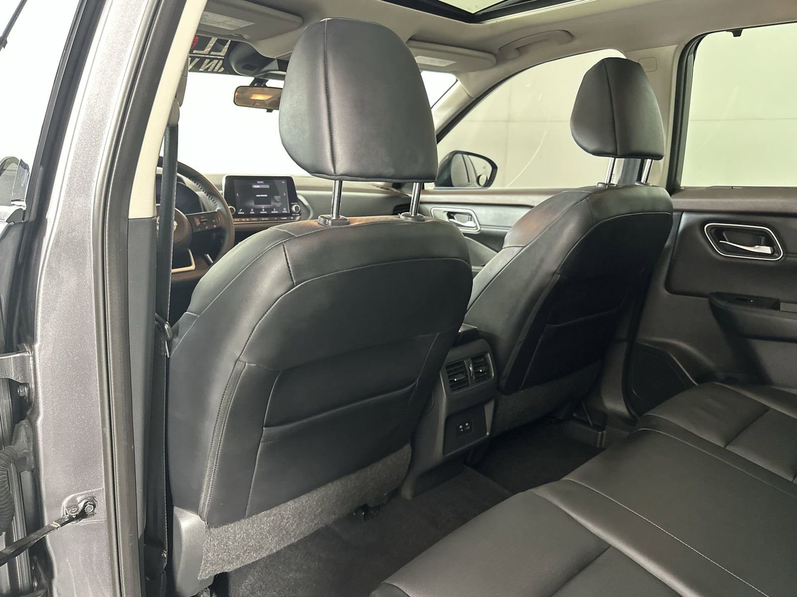 Used 2021 Nissan Rogue SV w/ Premium Package image 24