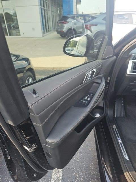 Used 2025 BMW X6 xDrive40i w/ Climate Comfort Package AWD/4WD image 8