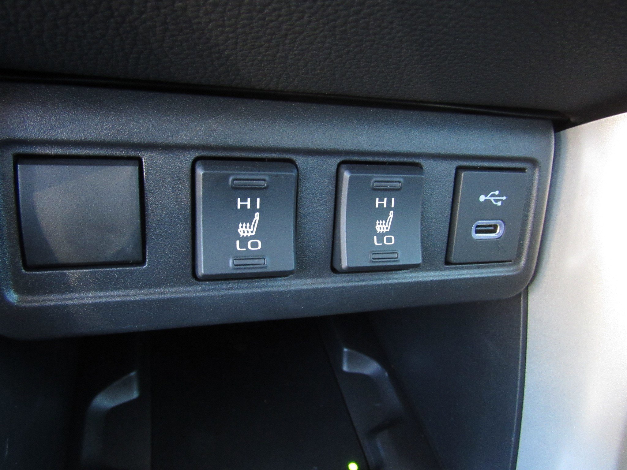 Used 2025 Toyota Corolla Cross XLE image 23