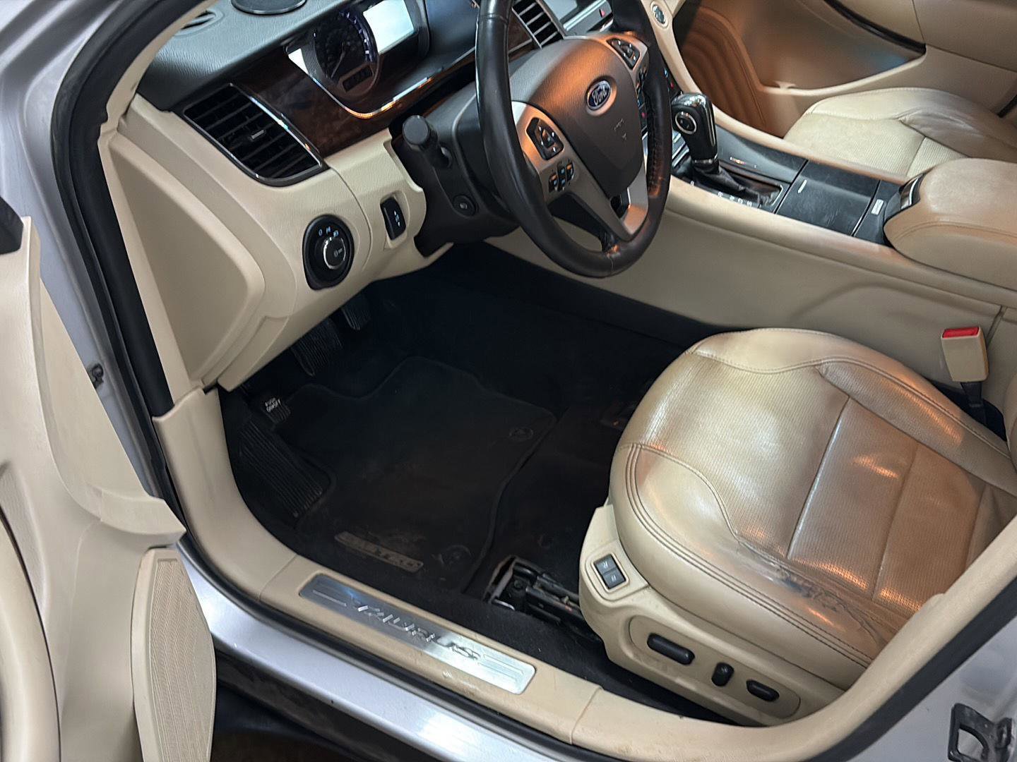 Used 2019 Ford Taurus Limited image 5