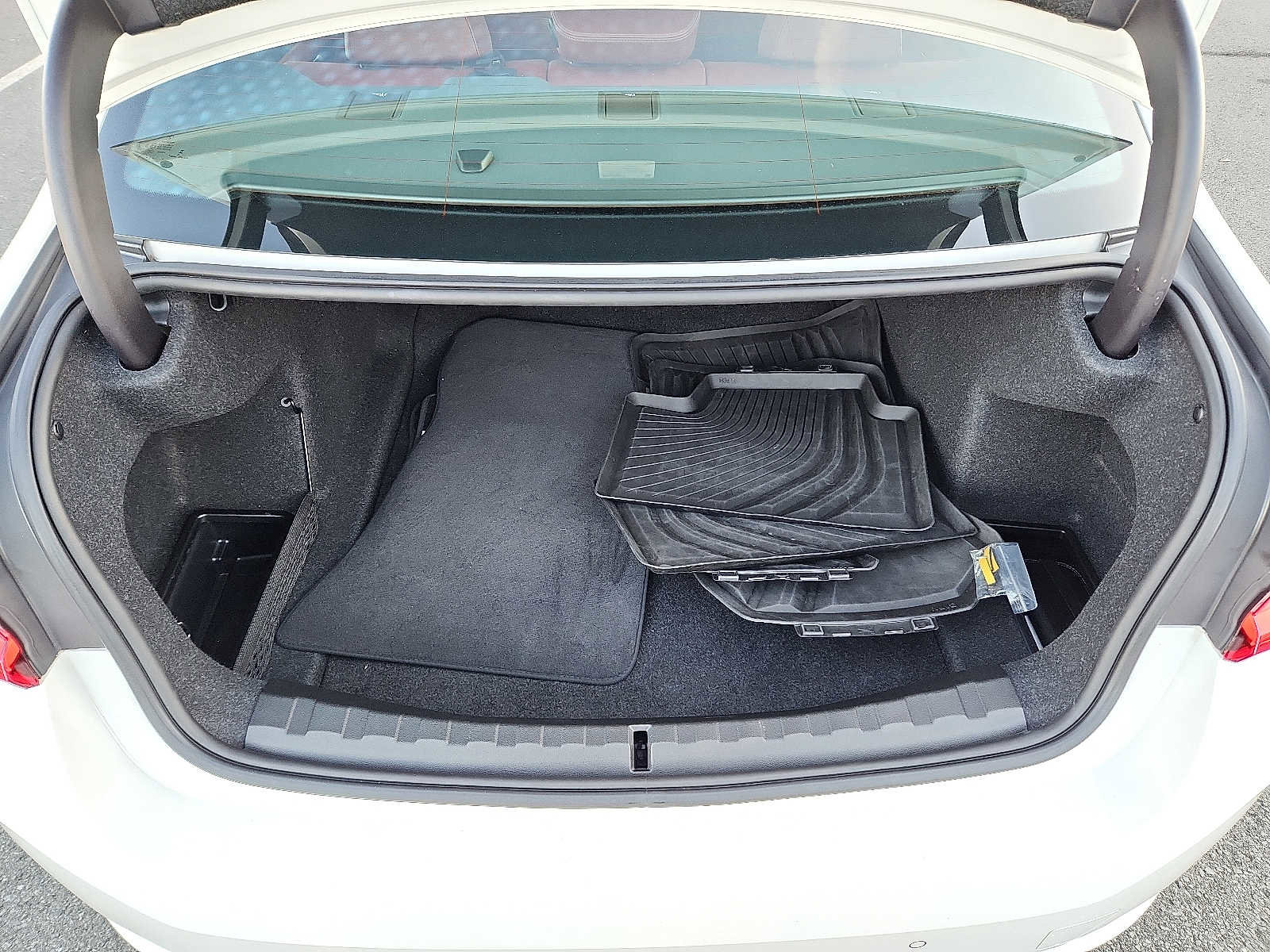 Certified 2024 BMW 330i xDrive Sedan w/ Convenience Package image 28