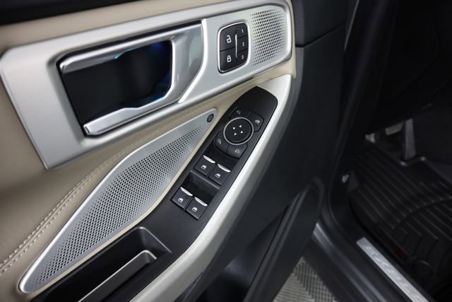 Used 2022 Ford Explorer Limited AWD/4WD image 42