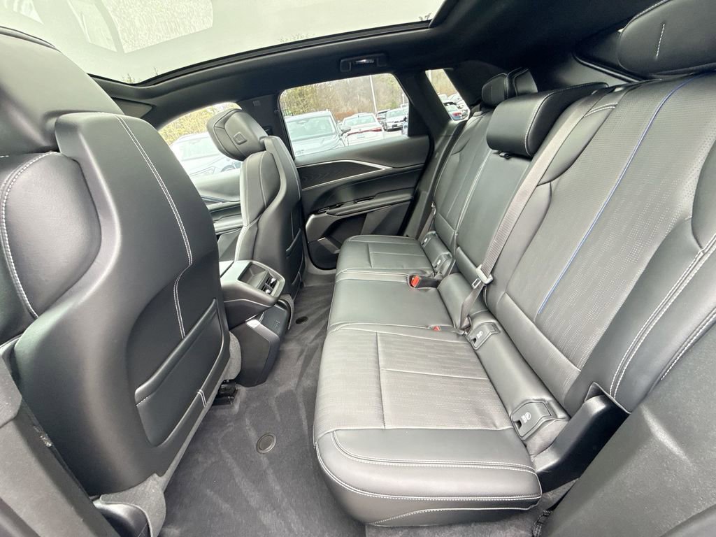 Used 2024 Cadillac Lyriq Luxury image 23