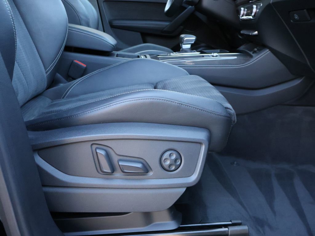 Used 2022 Audi SQ5 Prestige image 11