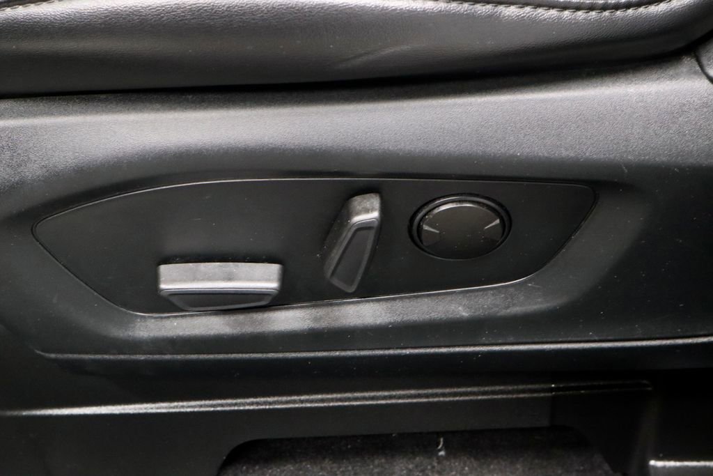 Certified 2021 Ford Explorer XLT w/ Equipment Group 202A image 27