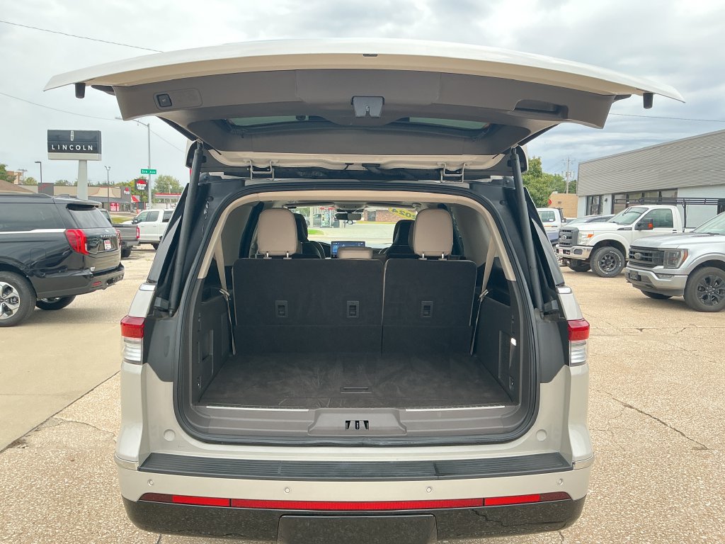 Used 2024 Lincoln Navigator L Reserve AWD/4WD image 28