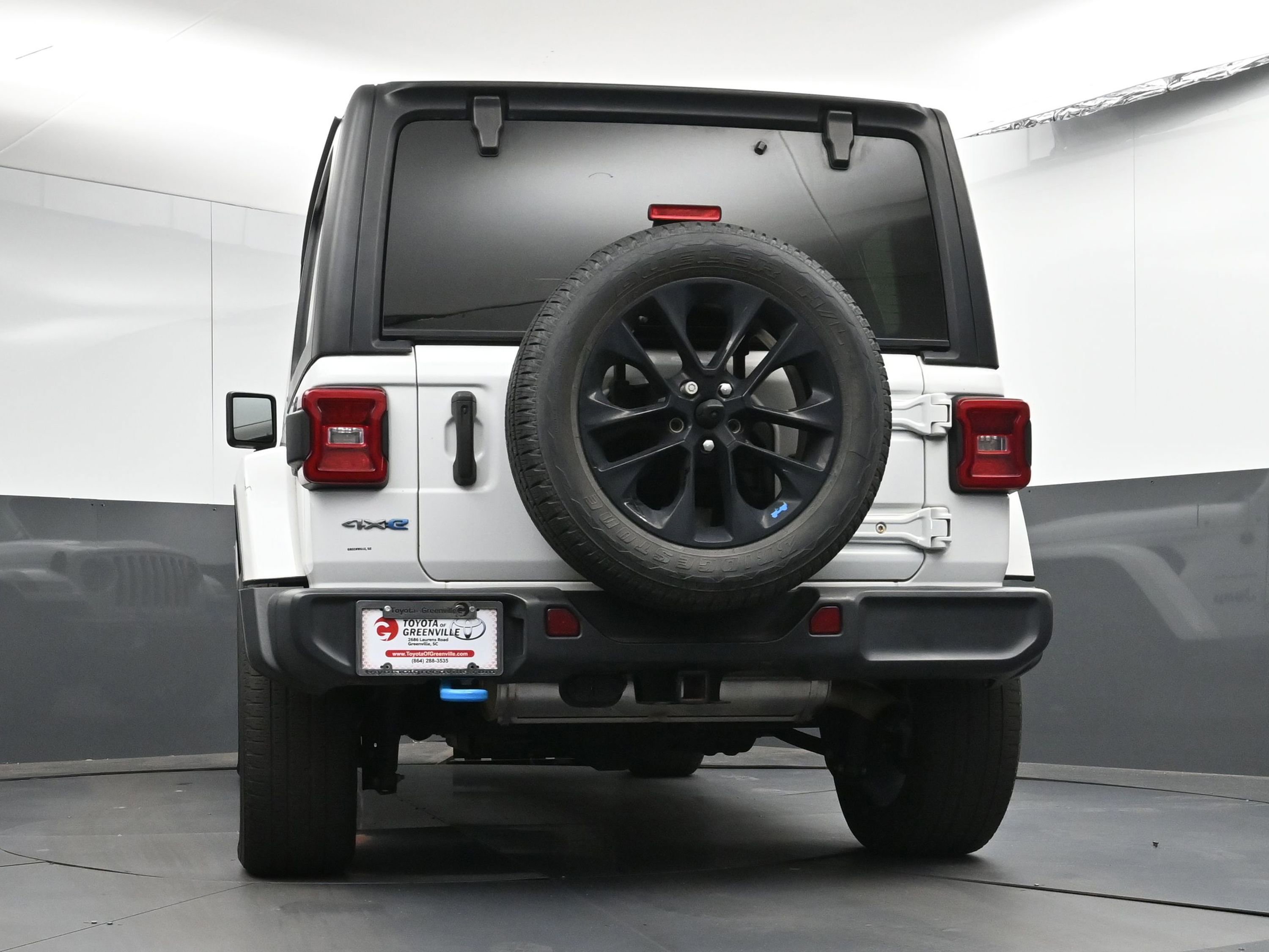 Used 2022 Jeep Wrangler Unlimited Sahara w/ Cold Weather Group image 27