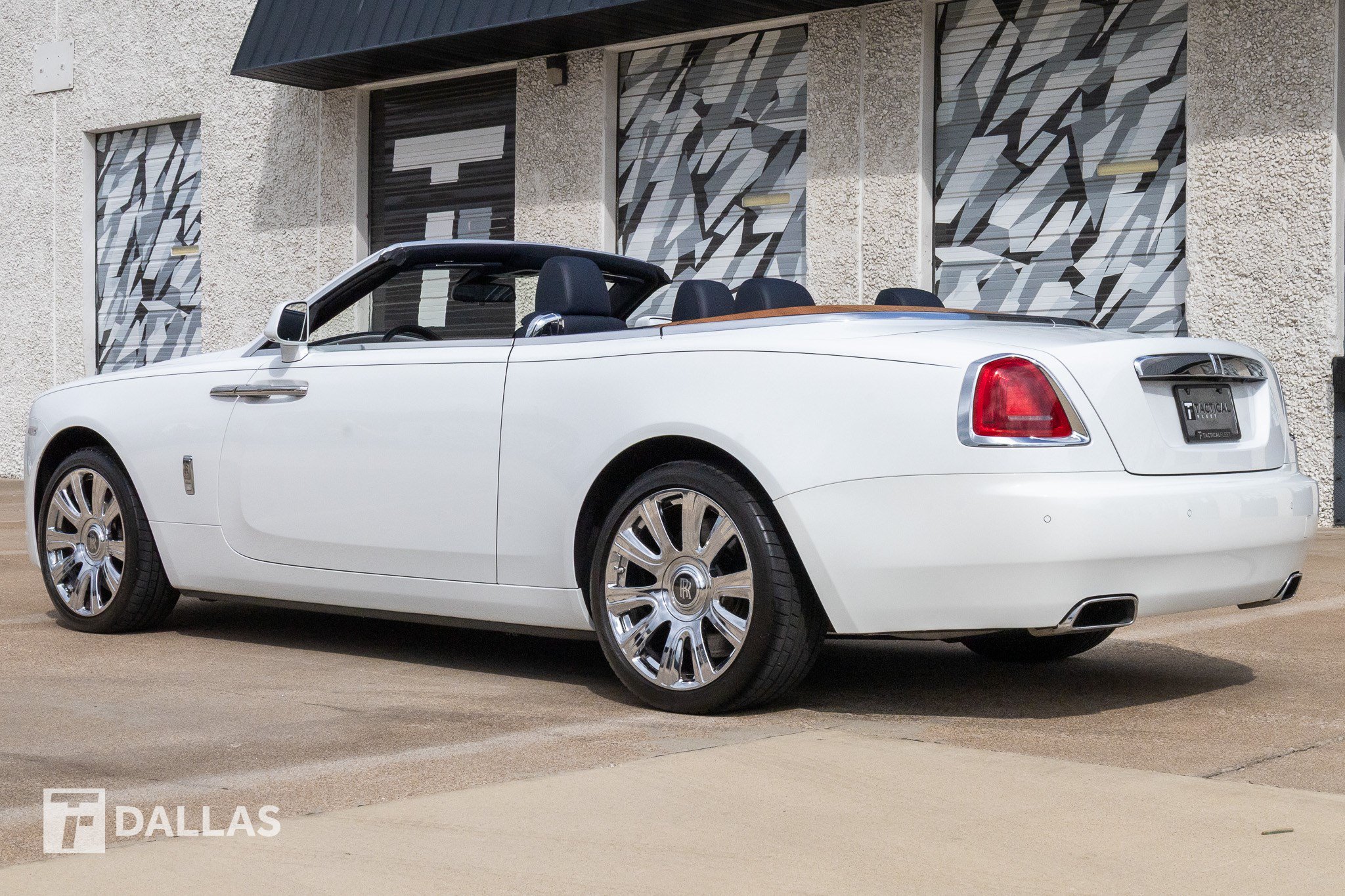 Used 2019 Rolls-Royce Dawn RWD image 10