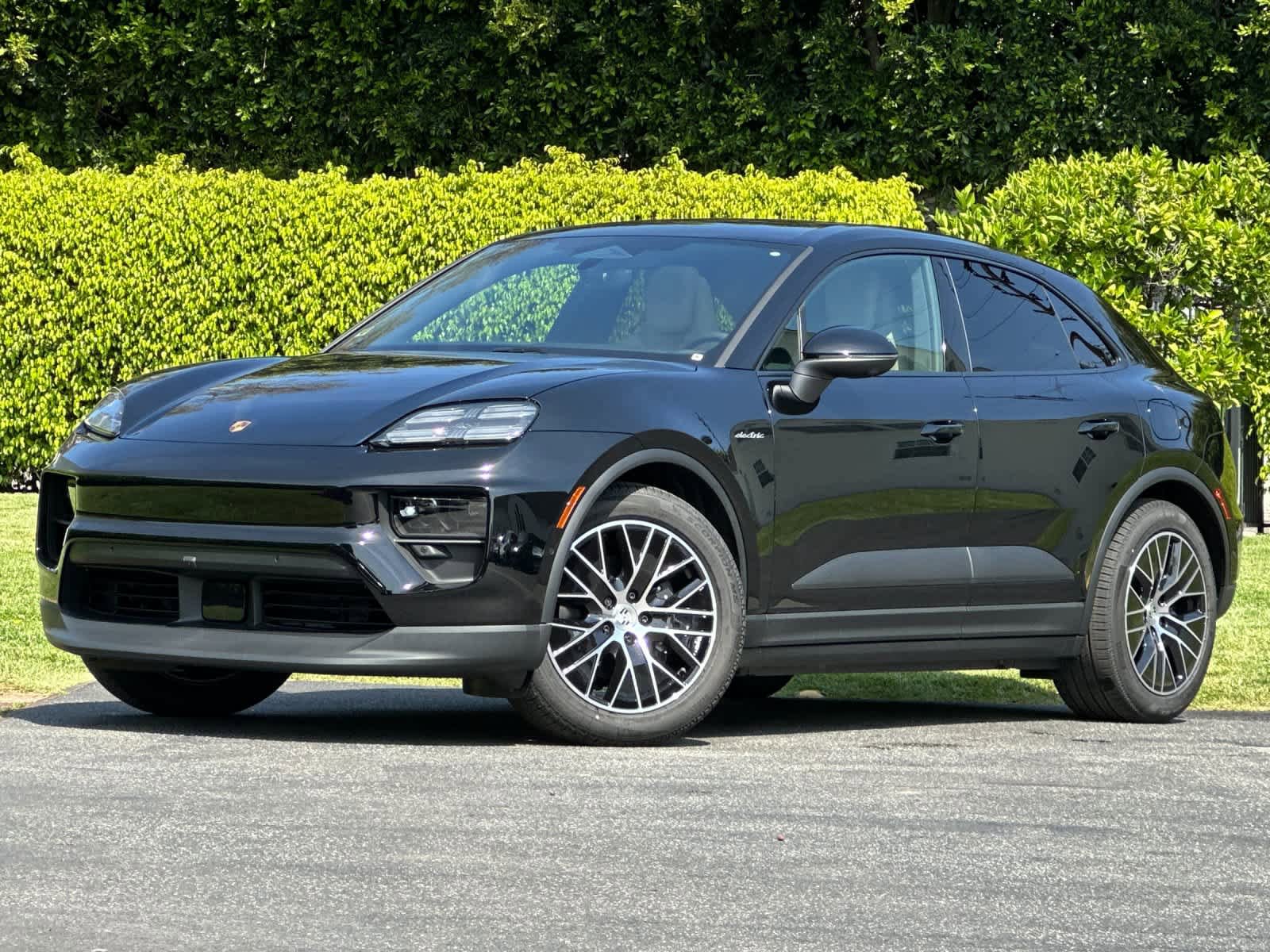New 2026 Porsche Macan Electric RWD image 1