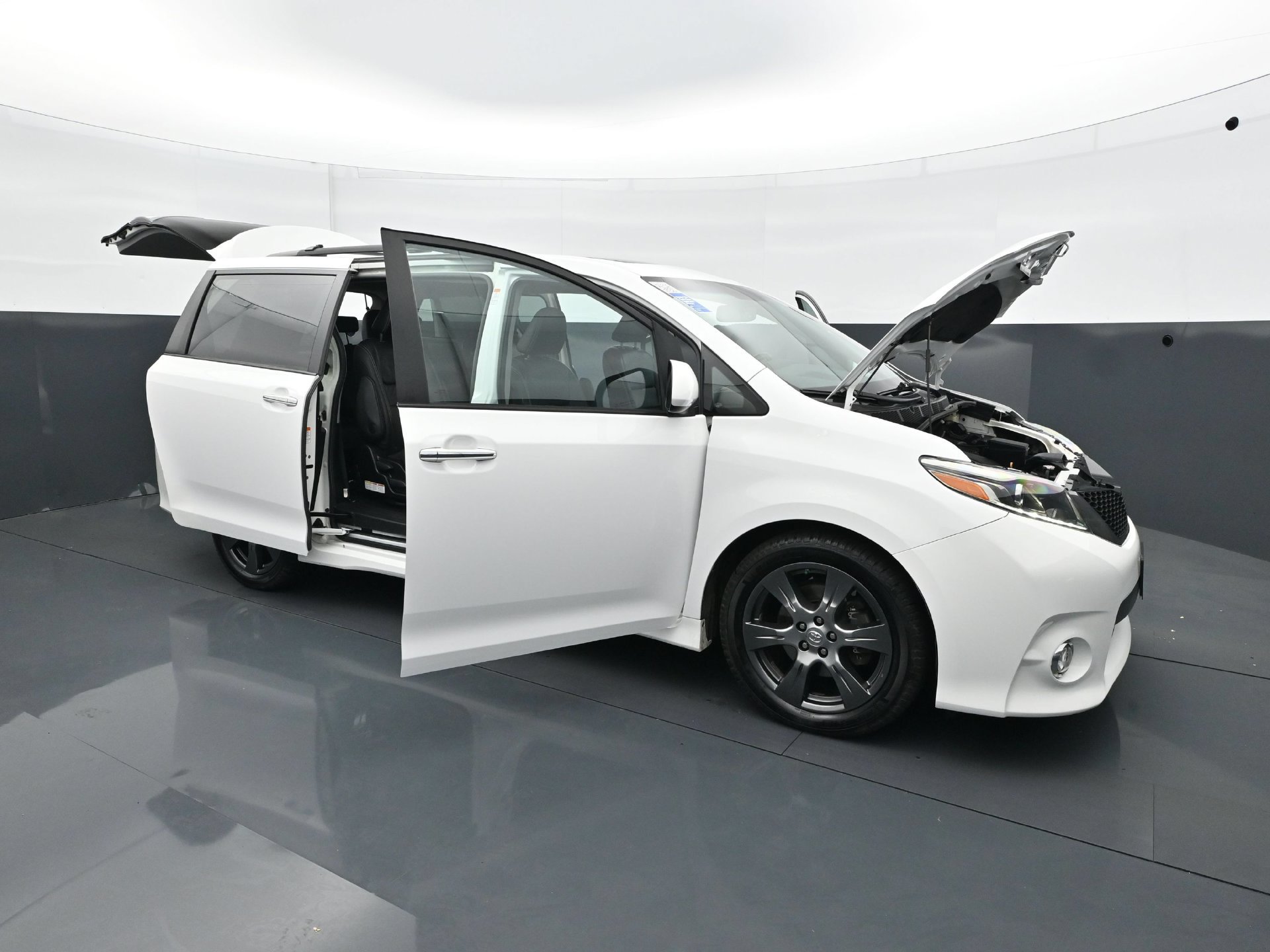 Used 2017 Toyota Sienna SE w/ SE Preferred Package FWD image 39