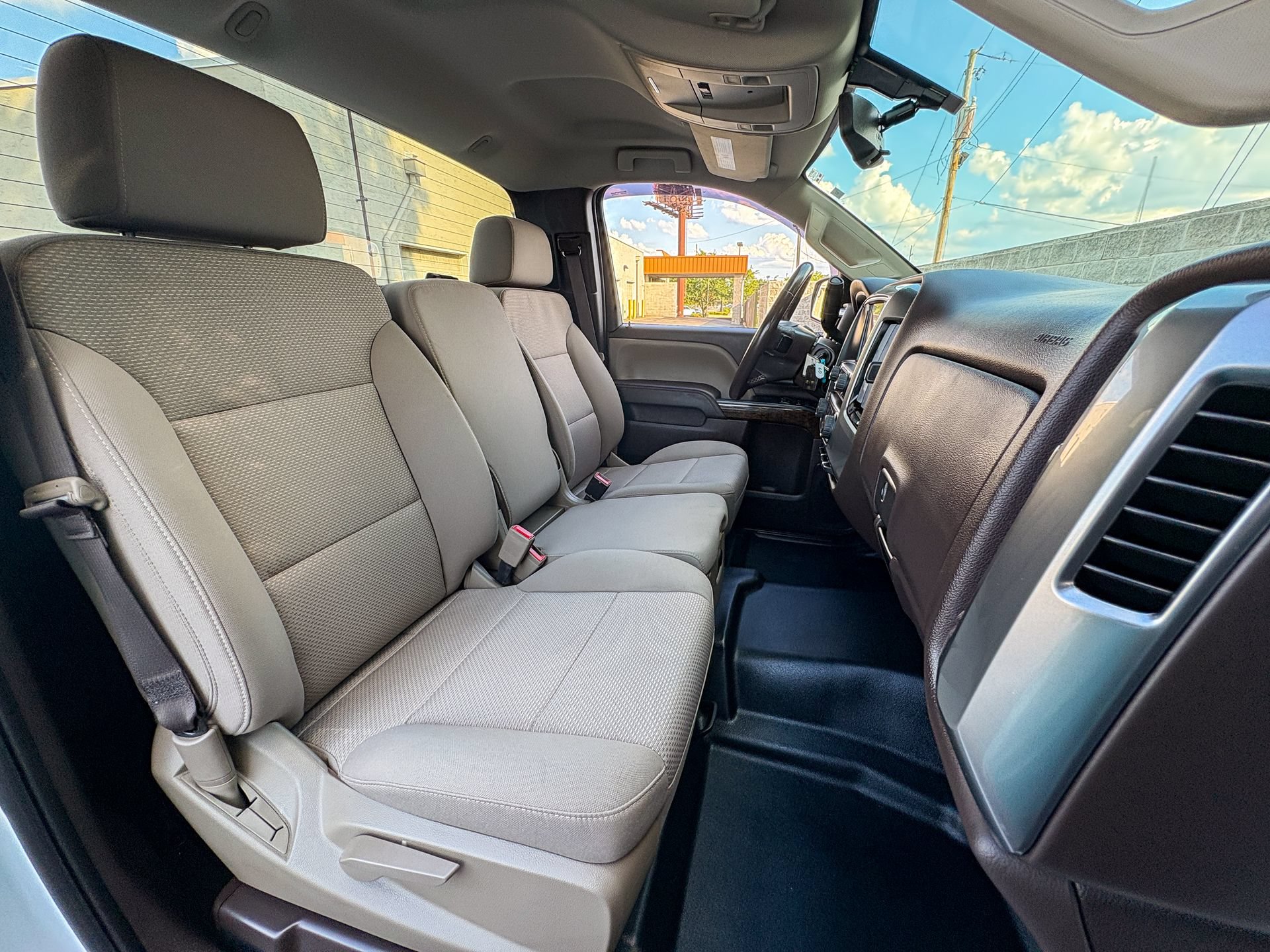 Used 2018 Chevrolet Silverado 1500 LT w/ LT Convenience Package AWD/4WD image 26