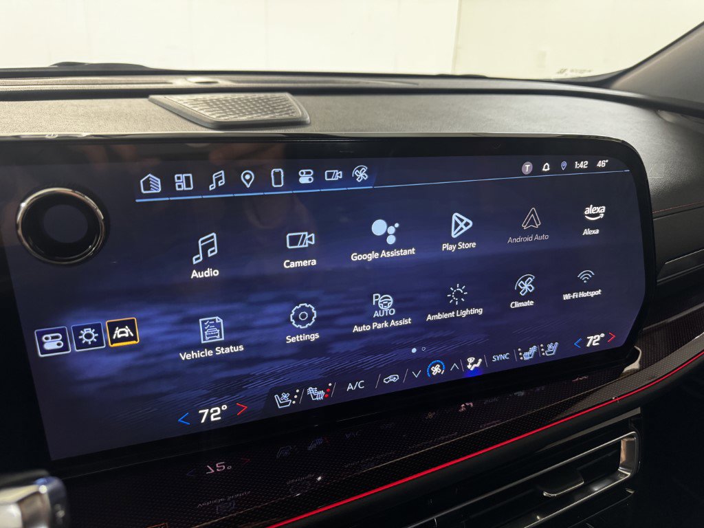 Used 2024 Chevrolet Traverse RS w/ LPO, Floor Liner Package AWD/4WD image 32
