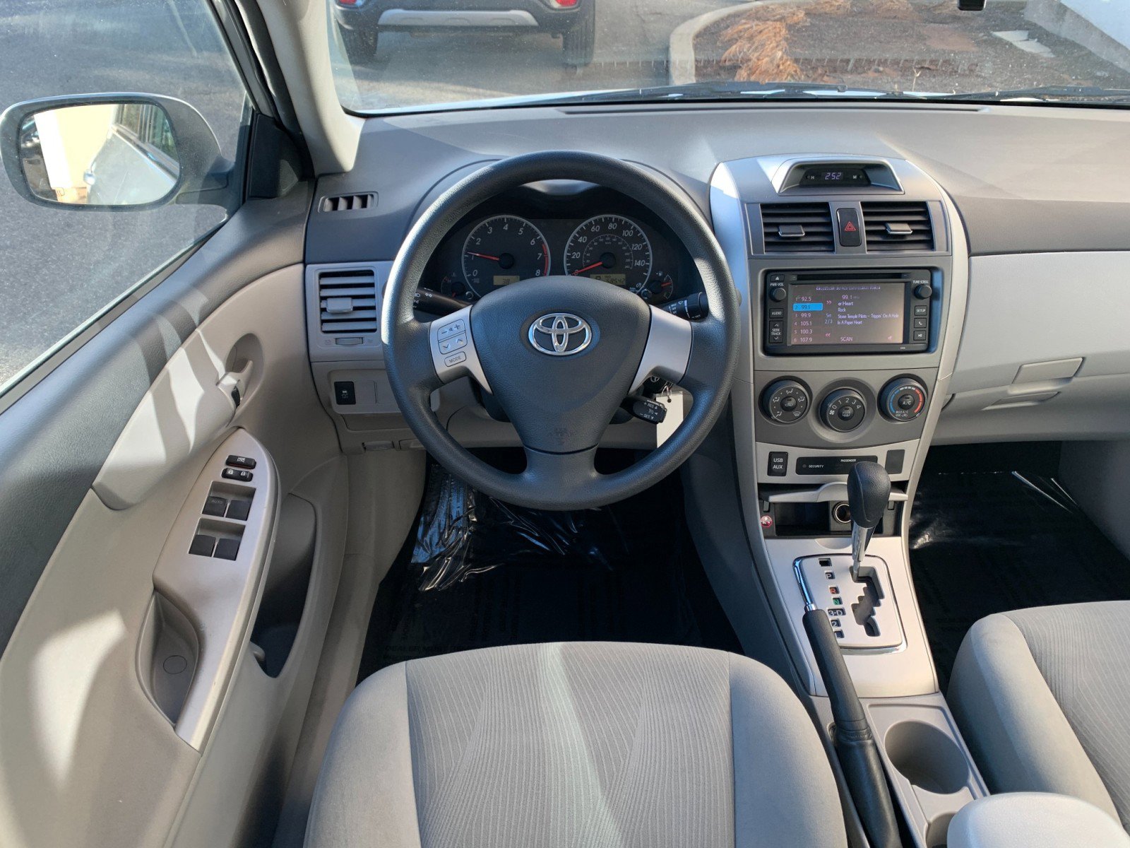 Used 2013 Toyota Corolla LE image 18