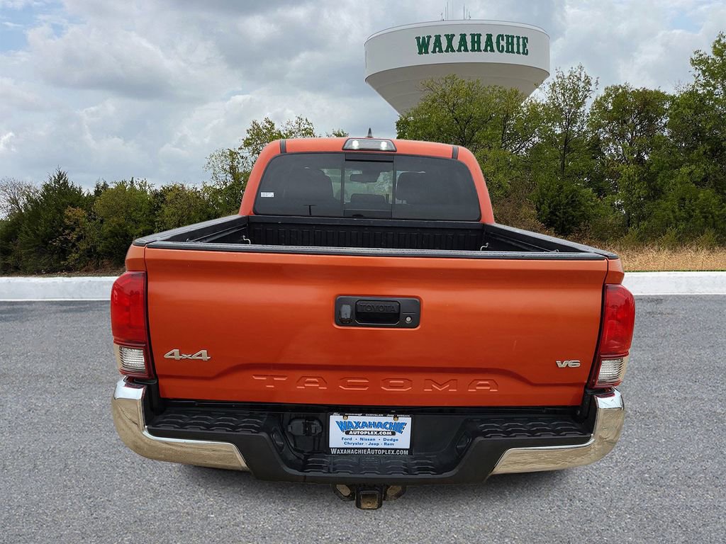 Used 2018 Toyota Tacoma SR5 AWD/4WD image 4