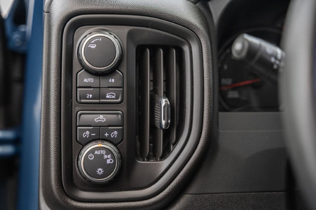 Used 2024 Chevrolet Silverado 1500 Custom AWD/4WD image 39
