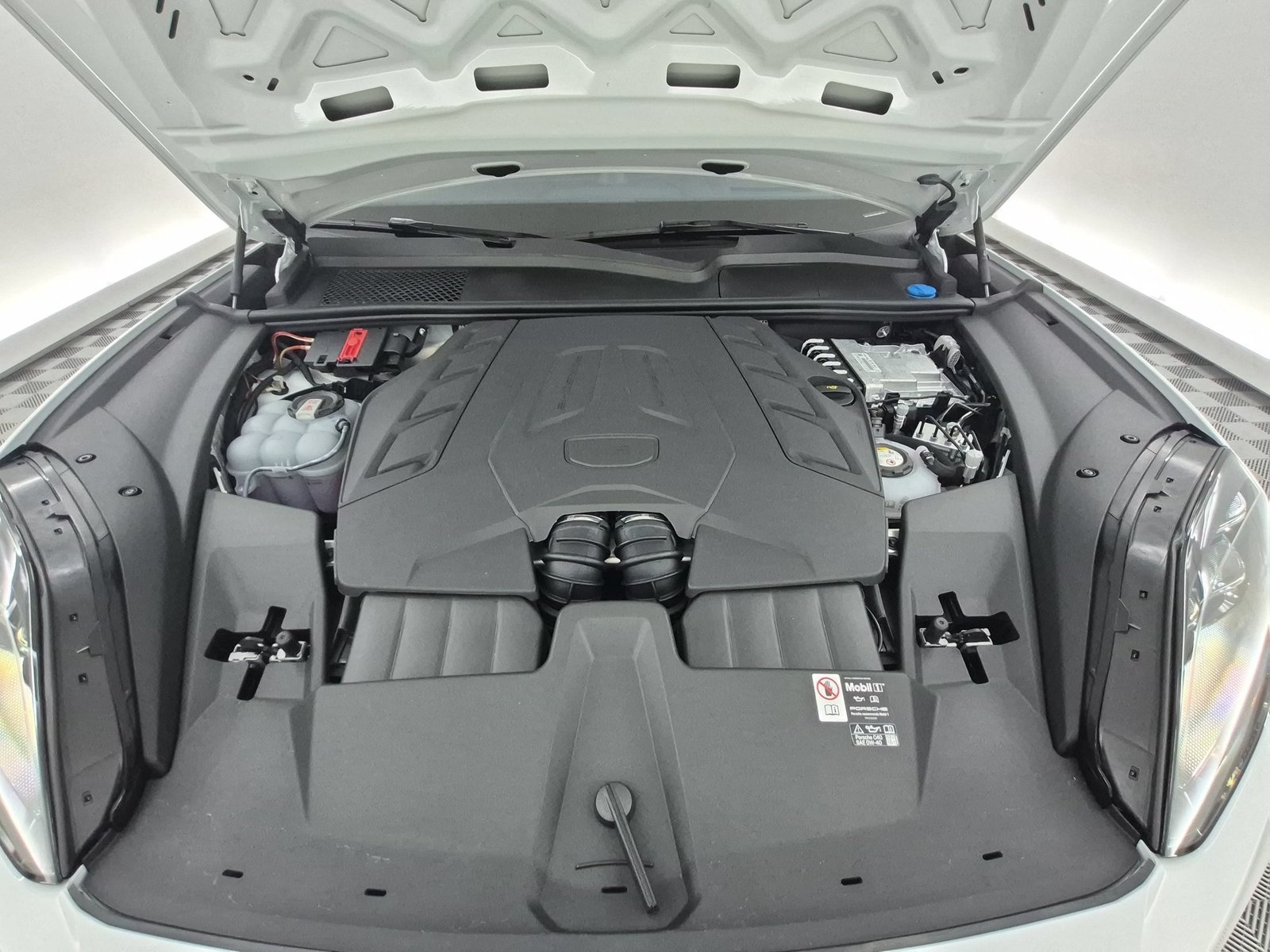 New 2026 Porsche Cayenne Turbo AWD/4WD image 17