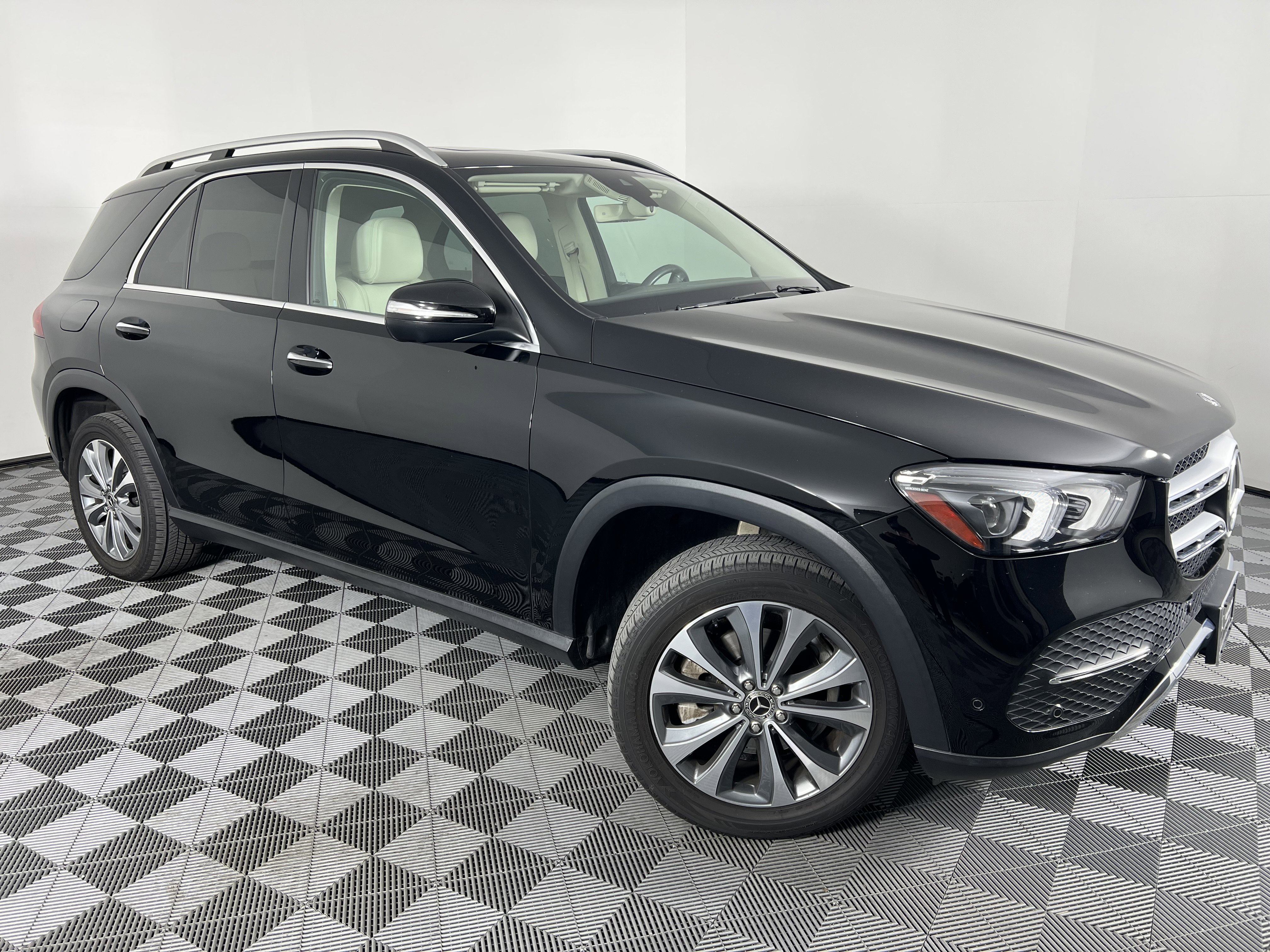 Certified 2020 Mercedes-Benz GLE 350 4MATIC image 2