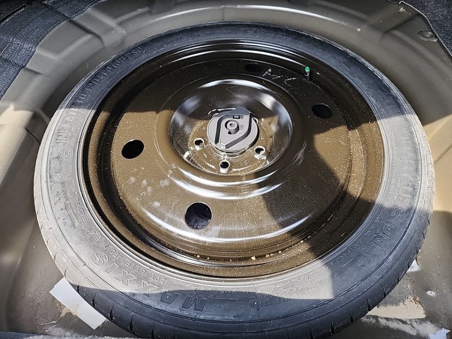 Used 2014 Lincoln MKS w/ Equipment Group 101A FWD image 34
