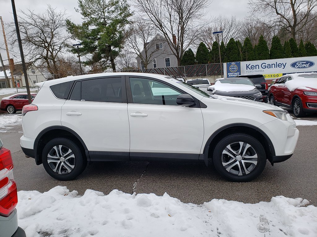 Used 2018 Toyota RAV4 LE image 4