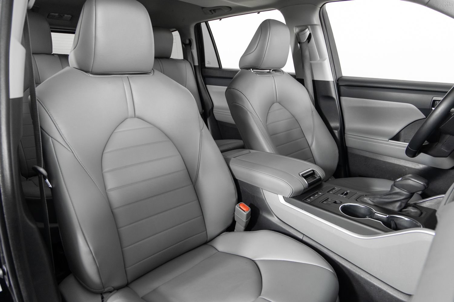 Used 2022 Toyota Highlander XLE AWD/4WD image 29